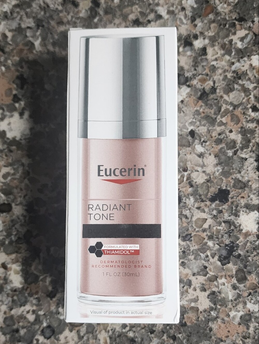 Radiant Tone Skincare Set - White and Silver - Picture 6 of 6